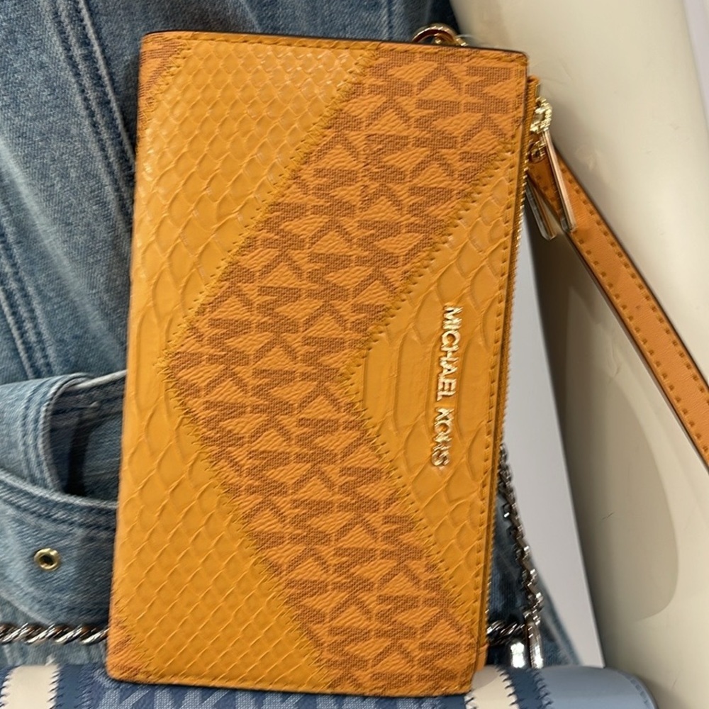 MICHAEL KORS JST LG DOUBLE ZIP WRISTLET WALLET PHONE HOLDER 
CIDER
NWT